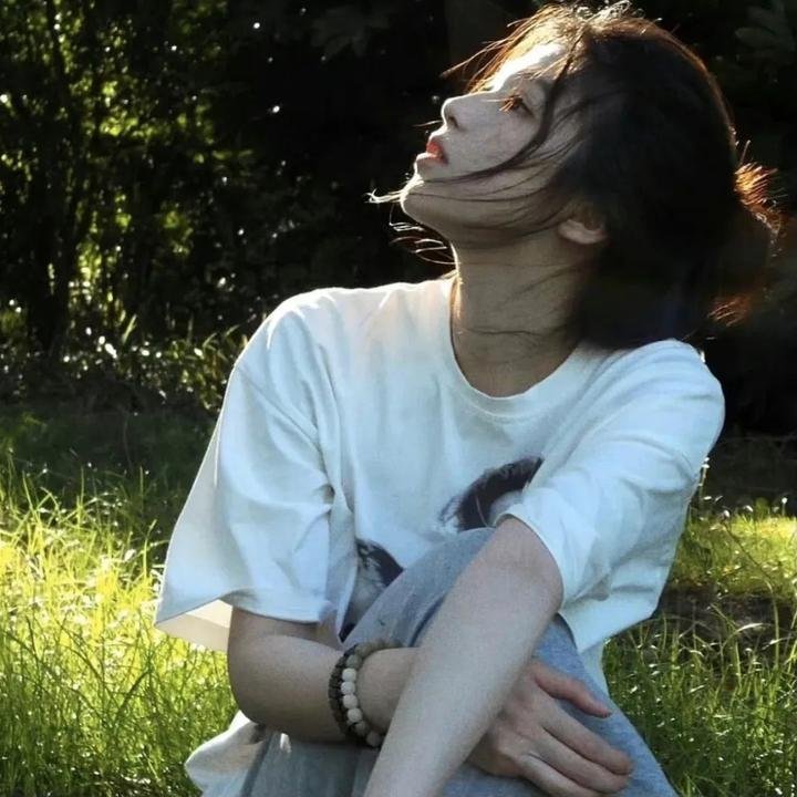 恶魔是一个女人海报
